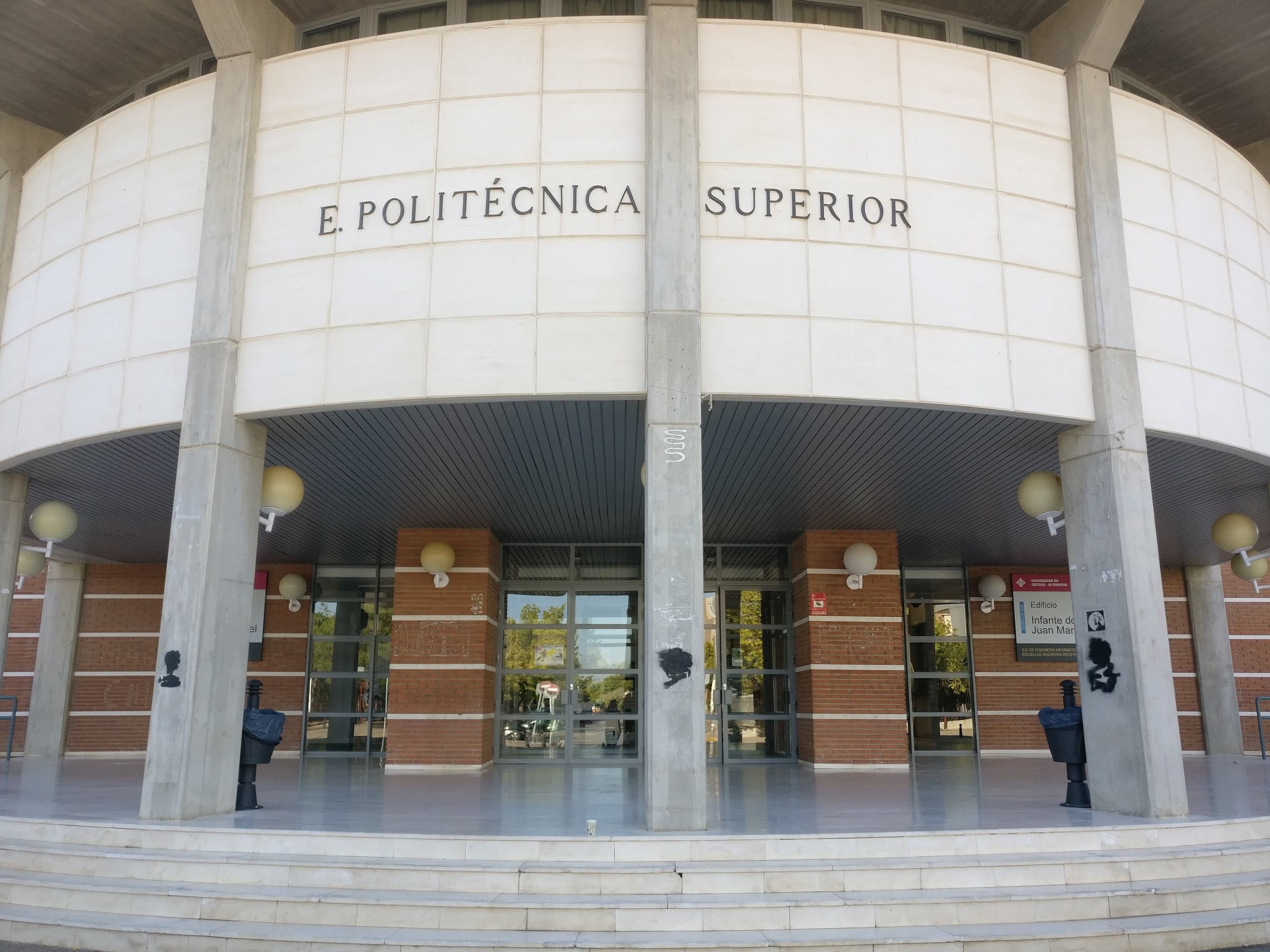 Foto secundaria del campus Escuela Superior de Ingeniería Informática