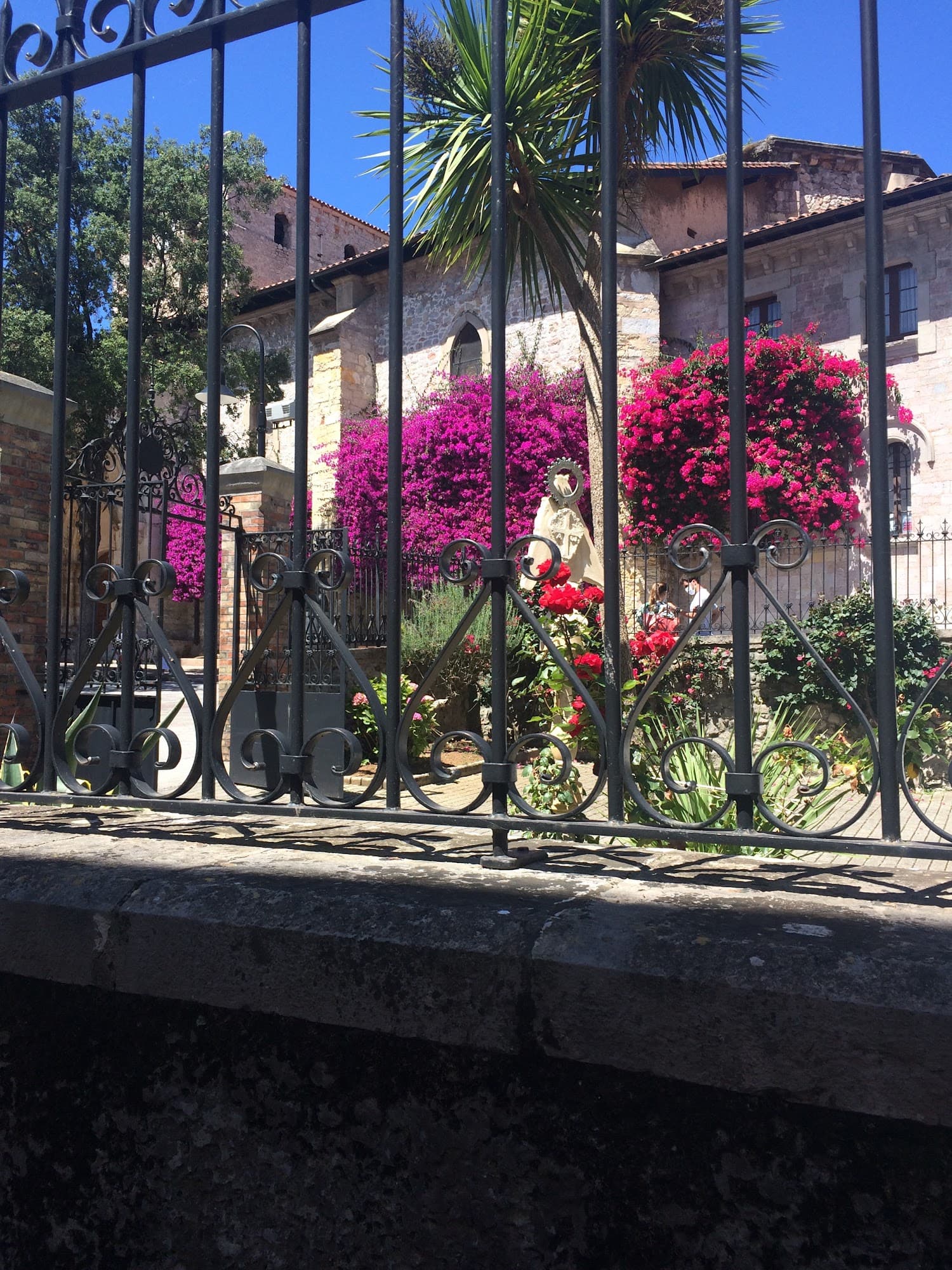 Foto secundaria del campus INS Francesc Xavier Lluch i Rafecas