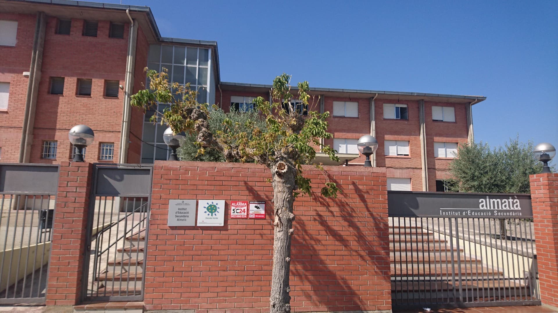 Foto secundaria del campus Institut Almatà