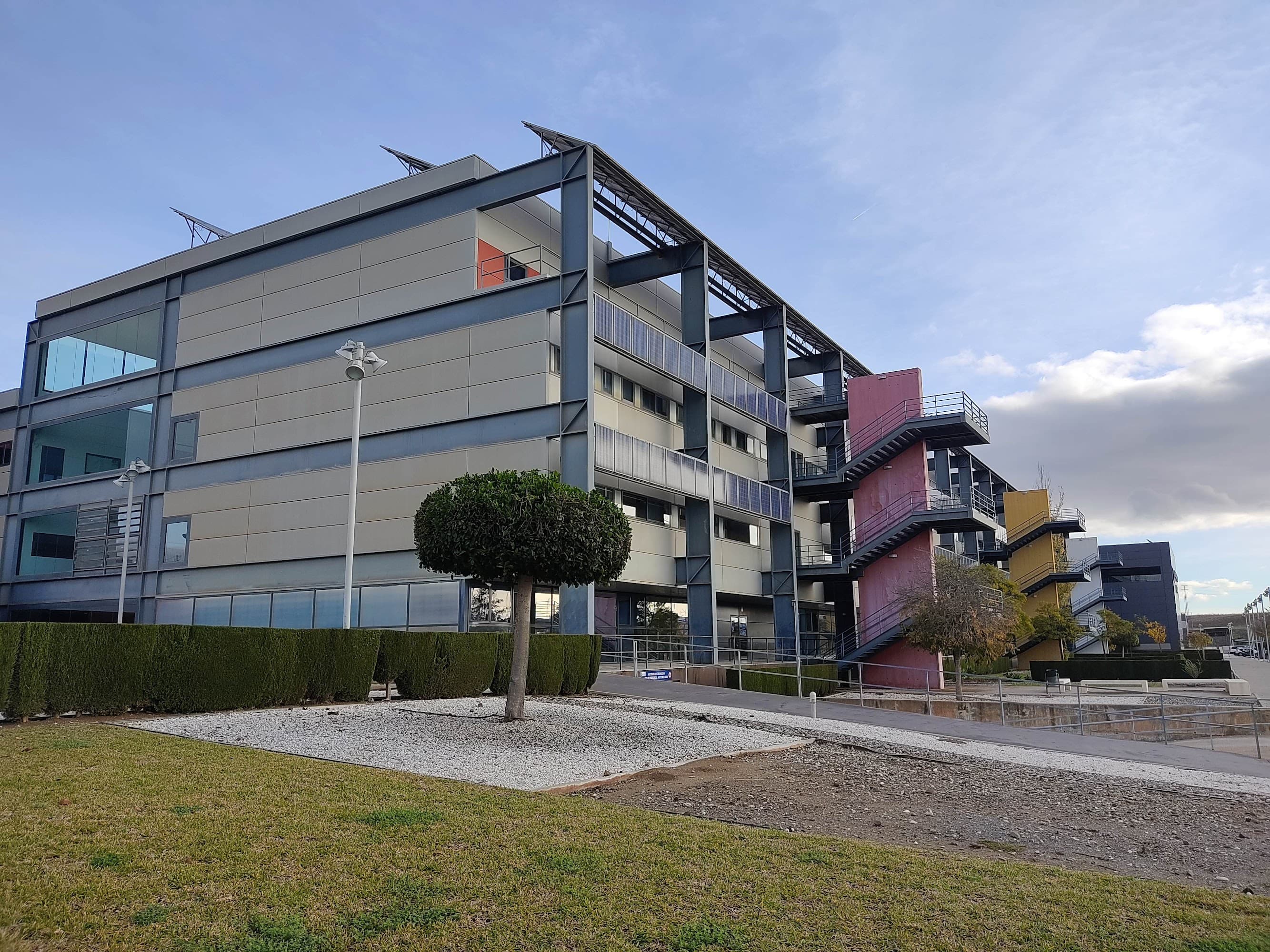 Foto secundaria del campus Escuela de Ingenierías Industriales