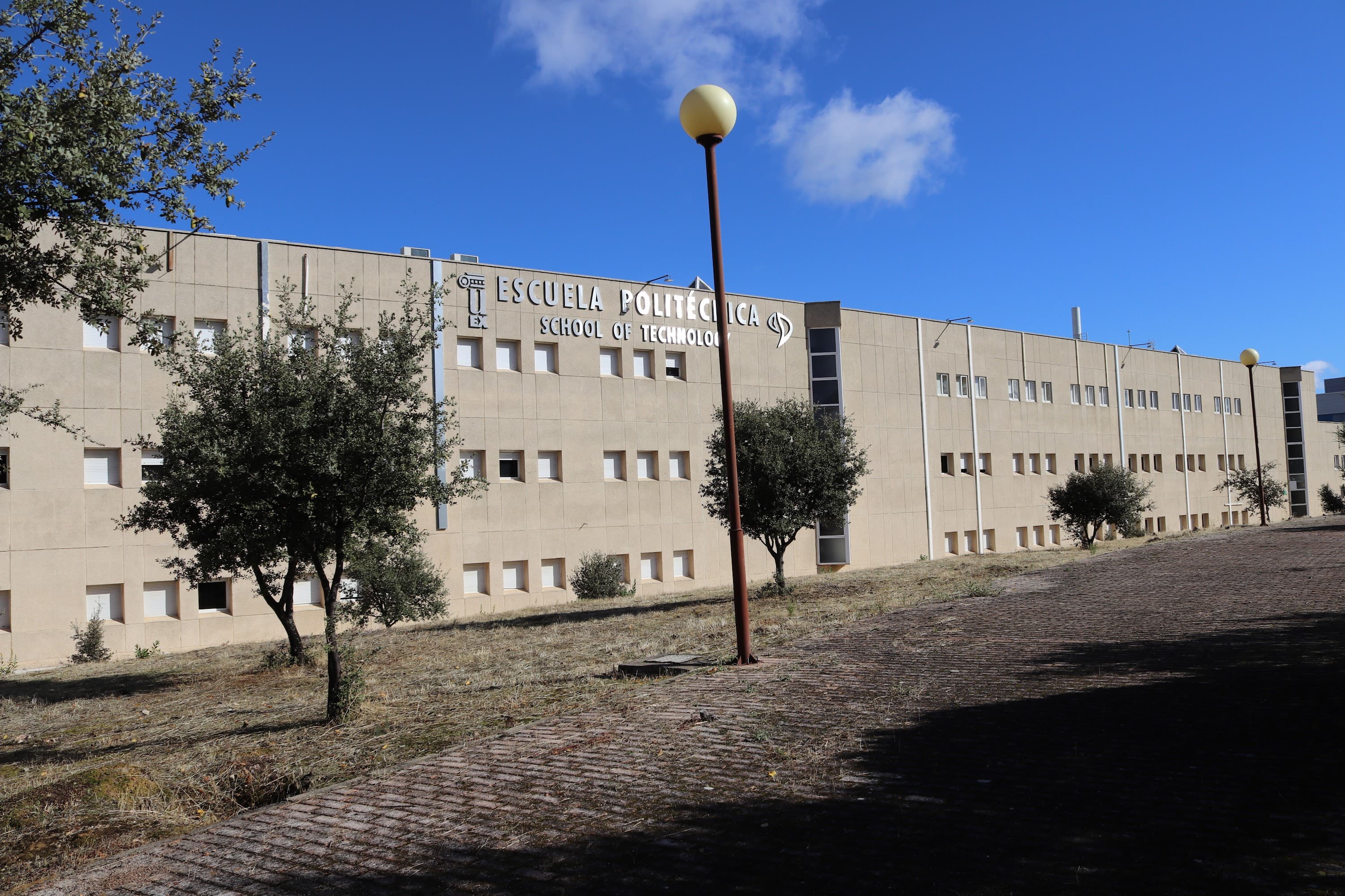 Foto secundaria del campus Escuela Politécnica