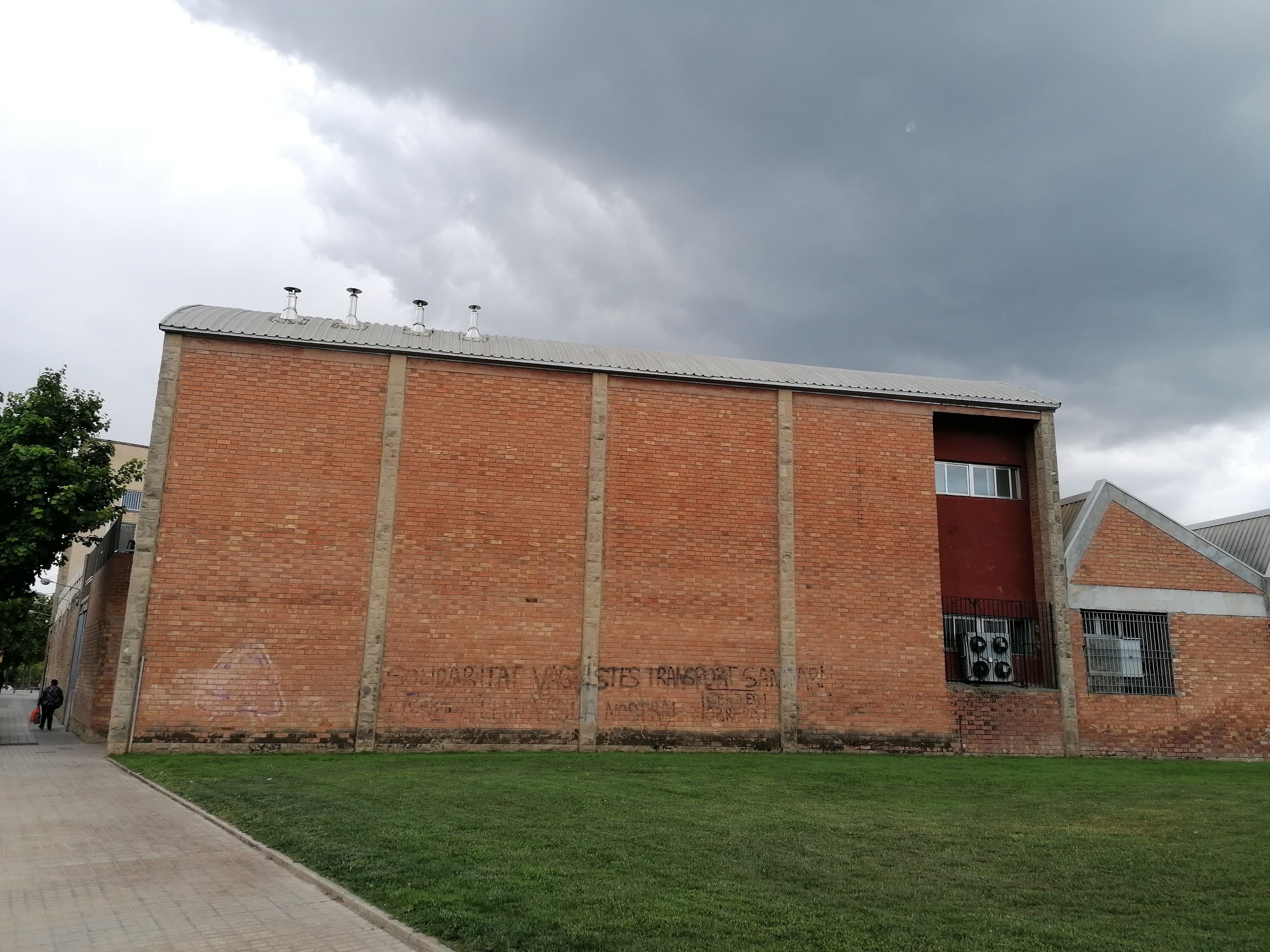 Foto secundaria del campus INS Guindàvols