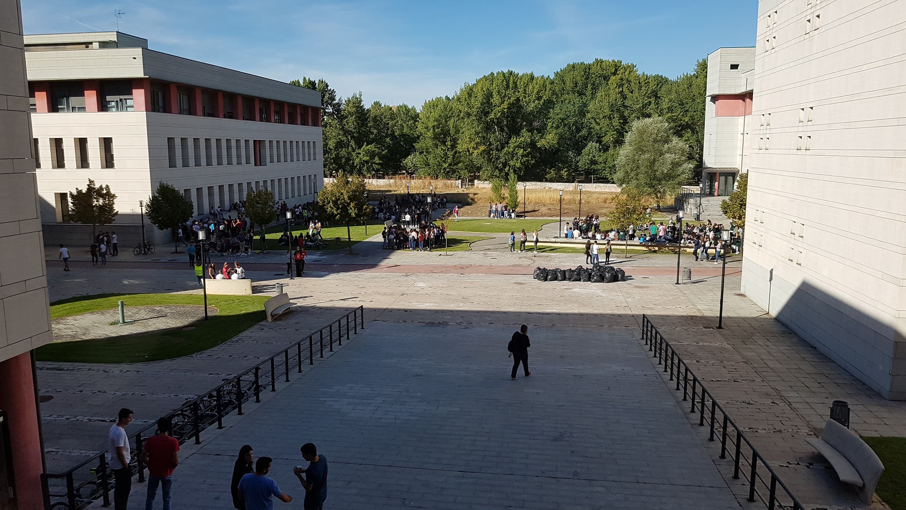 Foto secundaria del campus Facultad de Ciencias Económicas y Empresariales