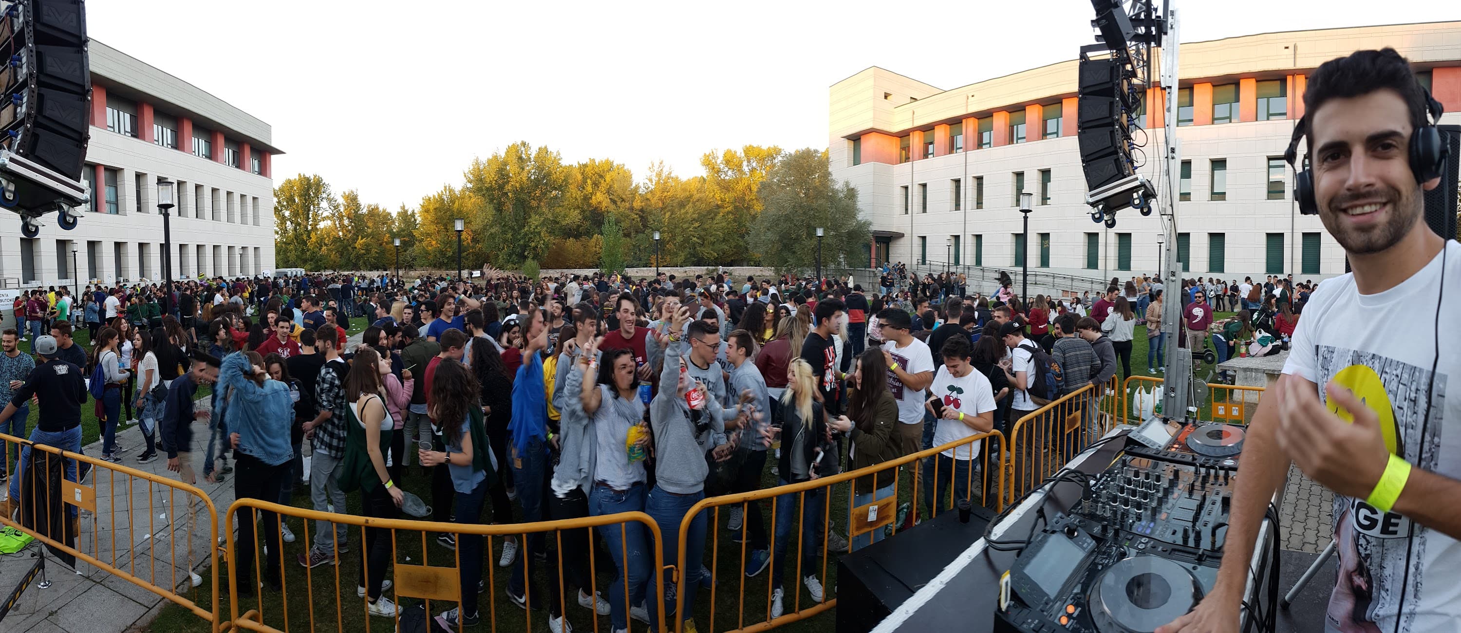 Foto secundaria del campus Facultad de Ciencias Económicas y Empresariales