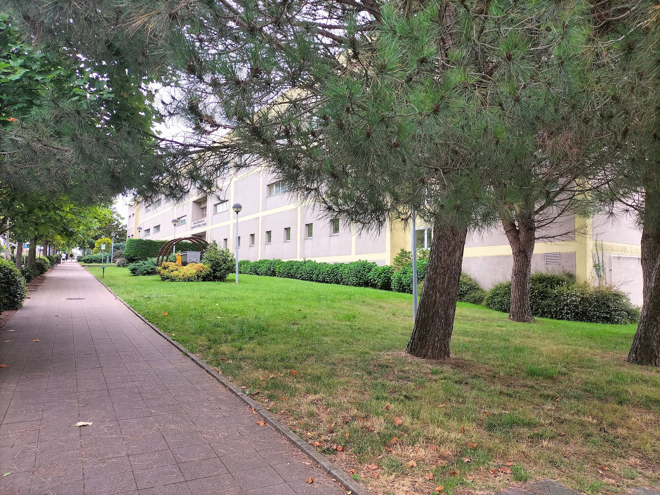 Foto secundaria del campus Escuela Politécnica de Ingeniería de Minas y Energía