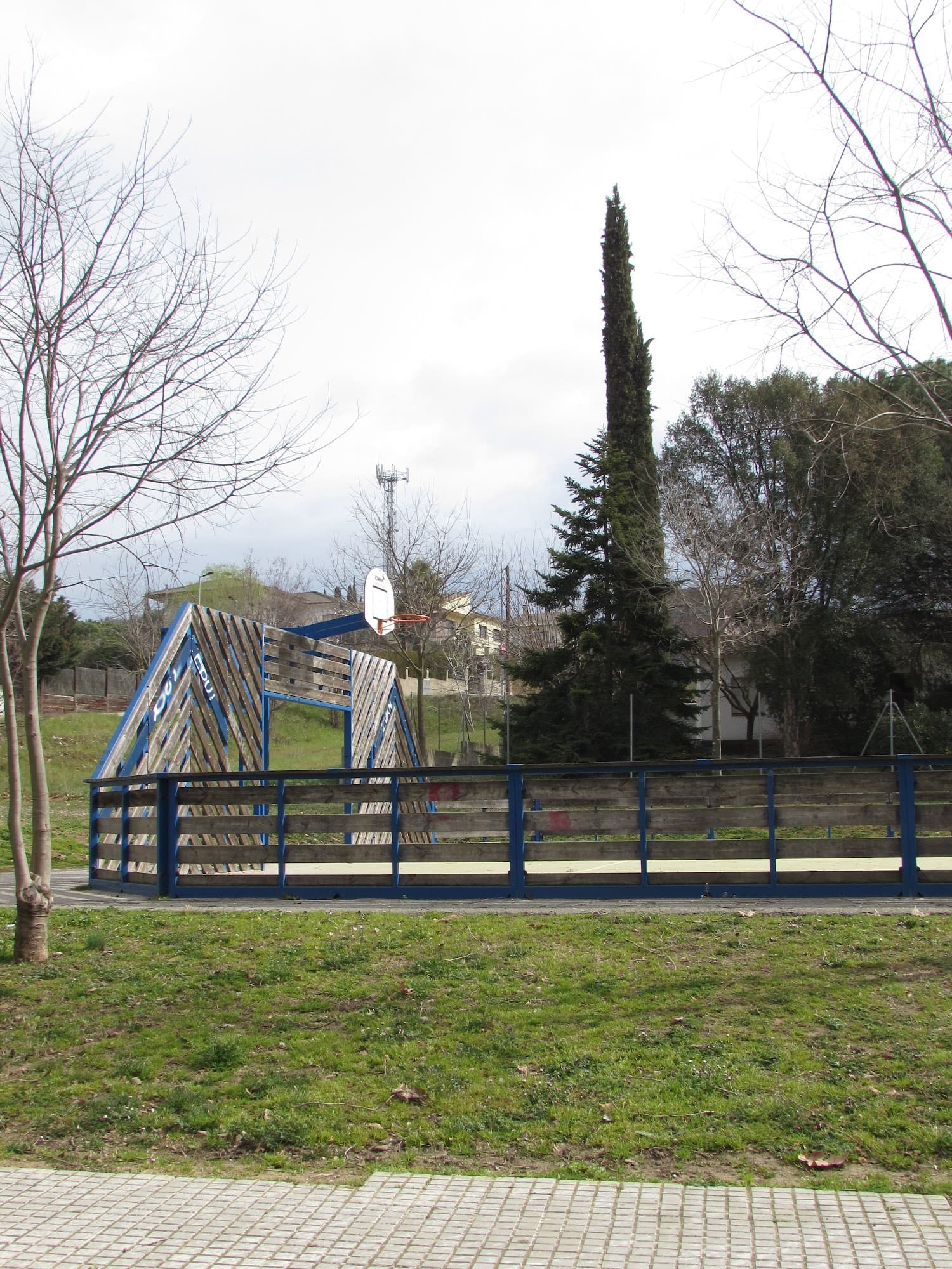 Foto secundaria del campus Institut Giola