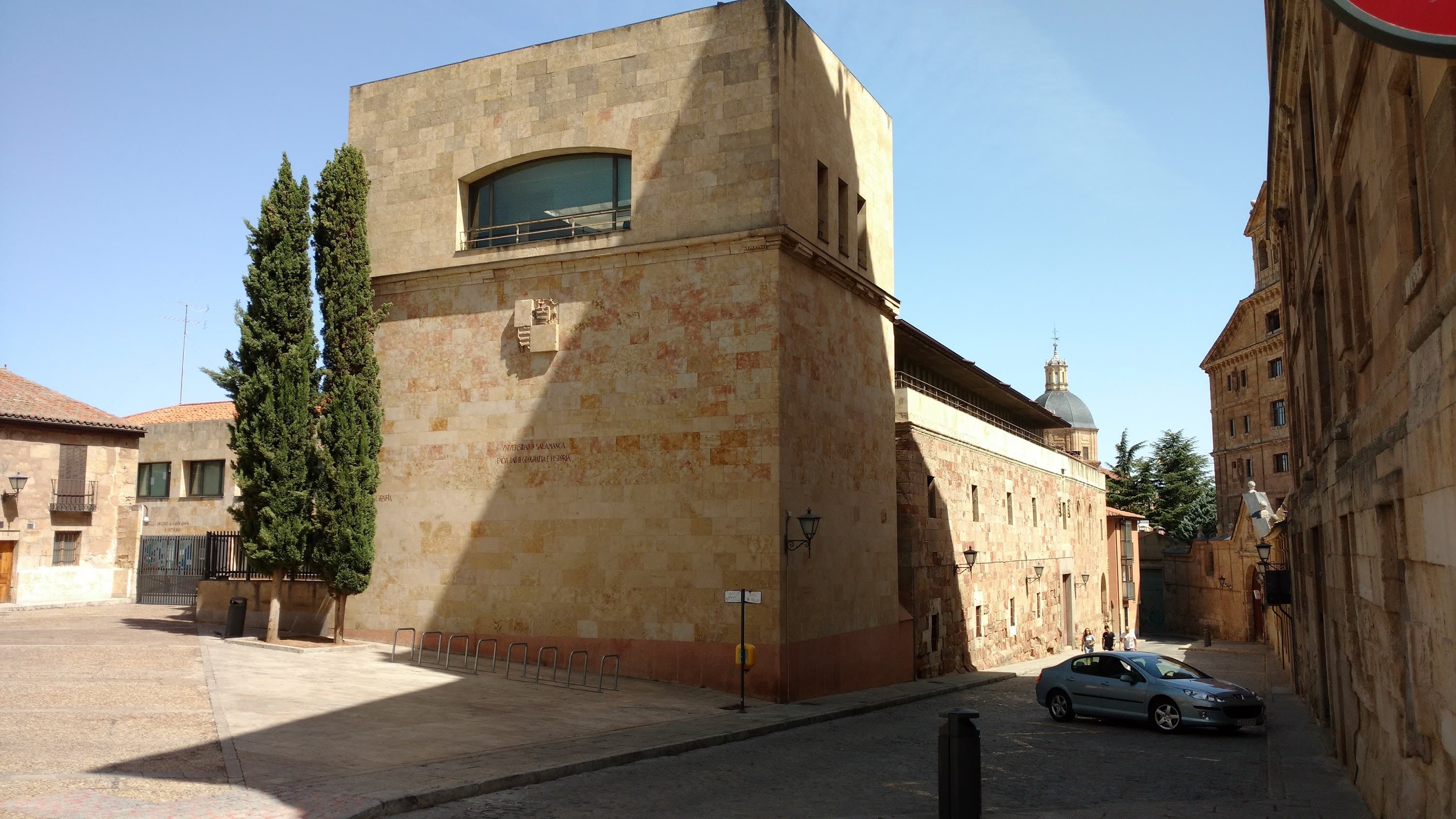 Foto secundaria del campus Facultad de Geografía e Historia