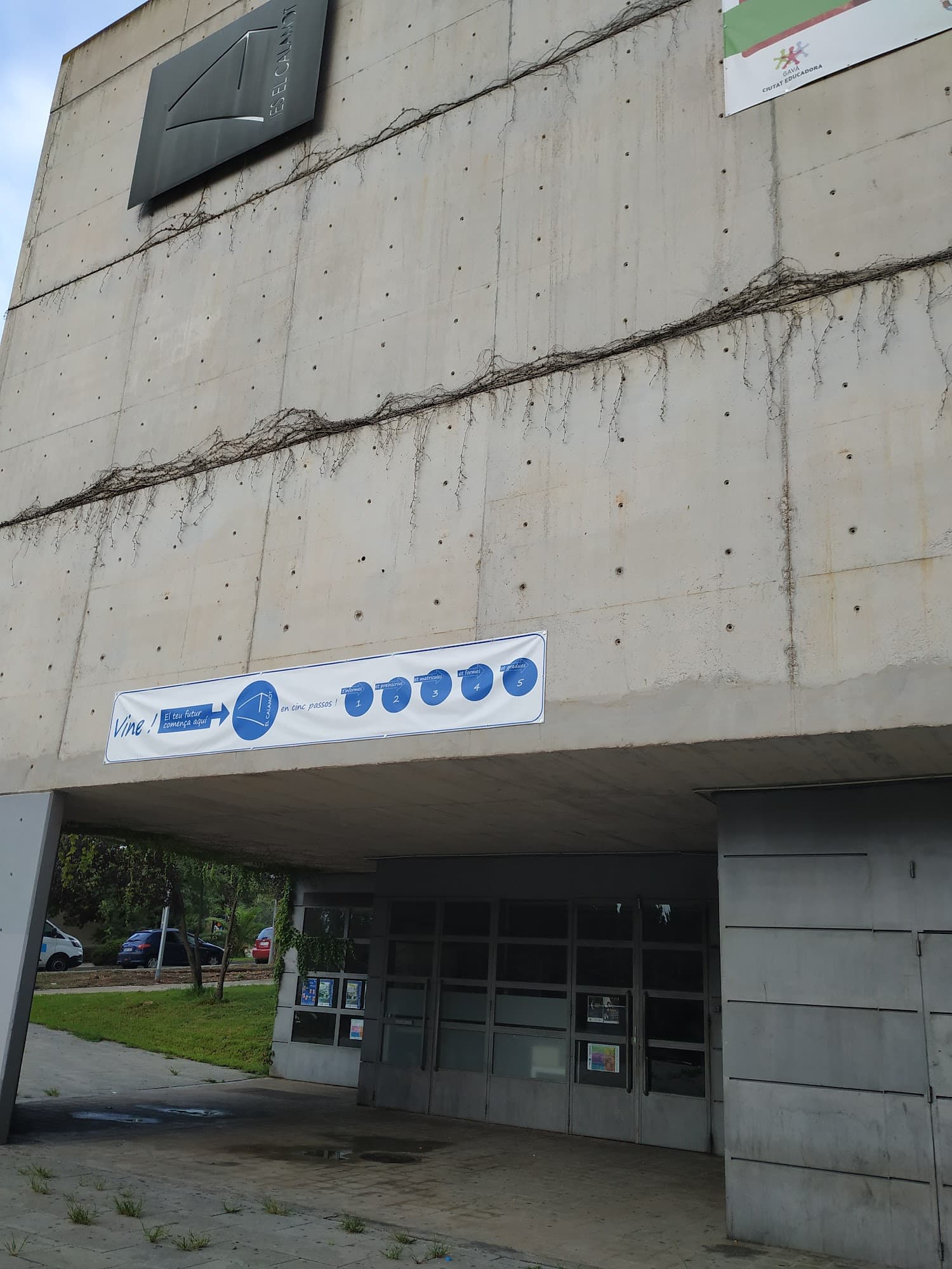 Foto secundaria del campus Institut El Calamot