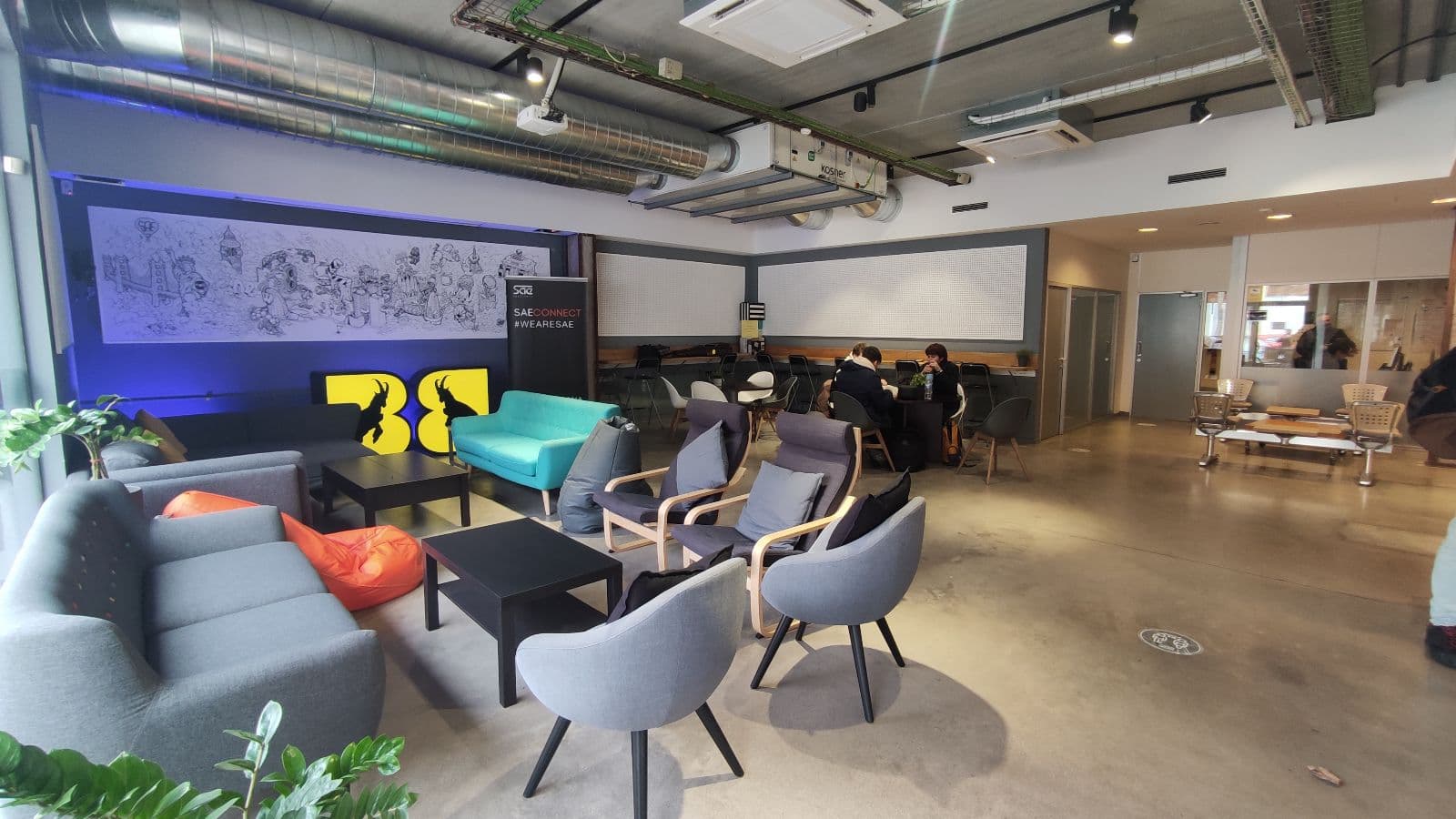 Foto secundaria del campus CEV, Centre de Comunicació, Imatge i So