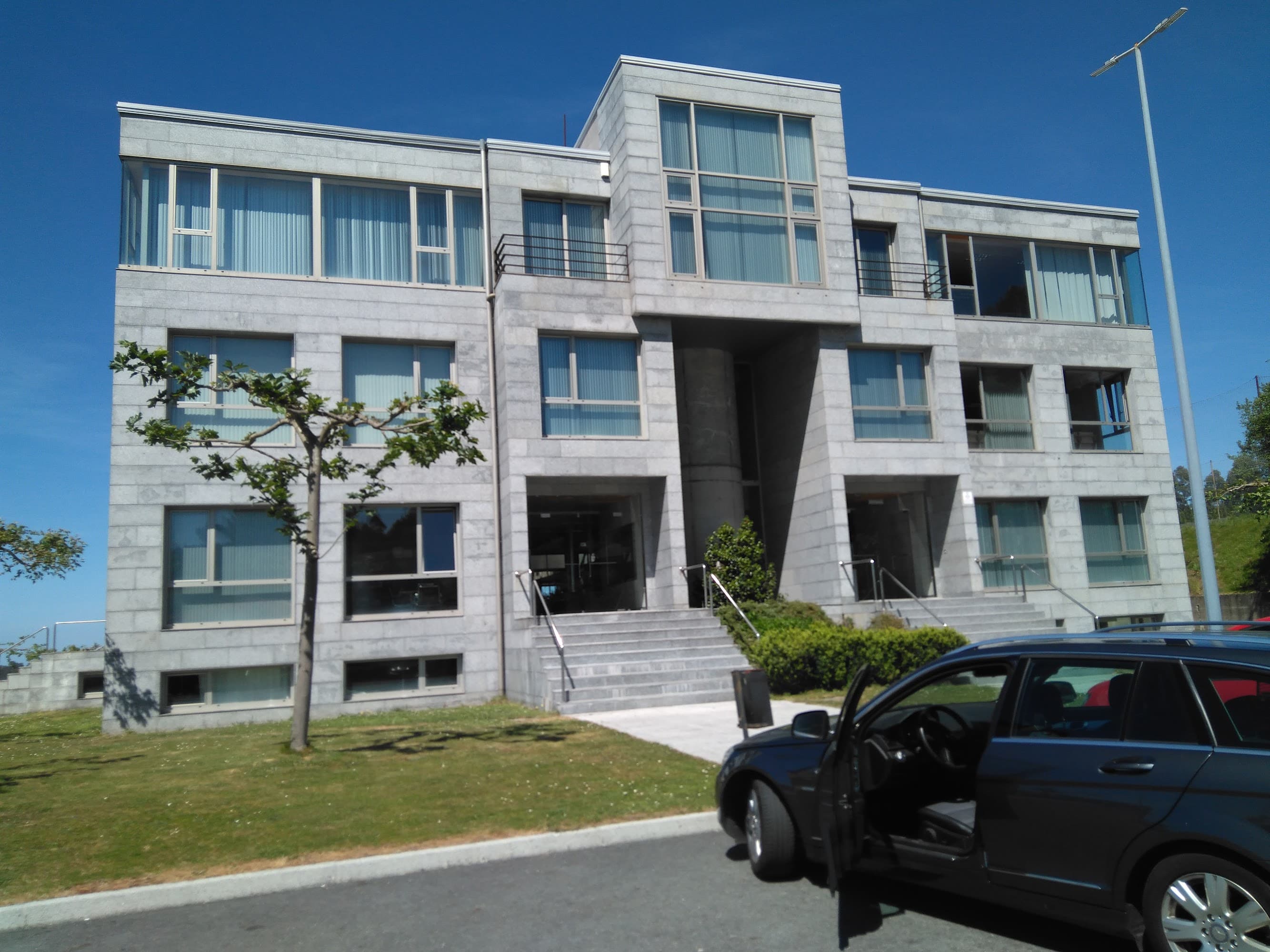 Foto secundaria del campus Centro de Estudios Superiores Universitarios de Galicia (CESUGA)