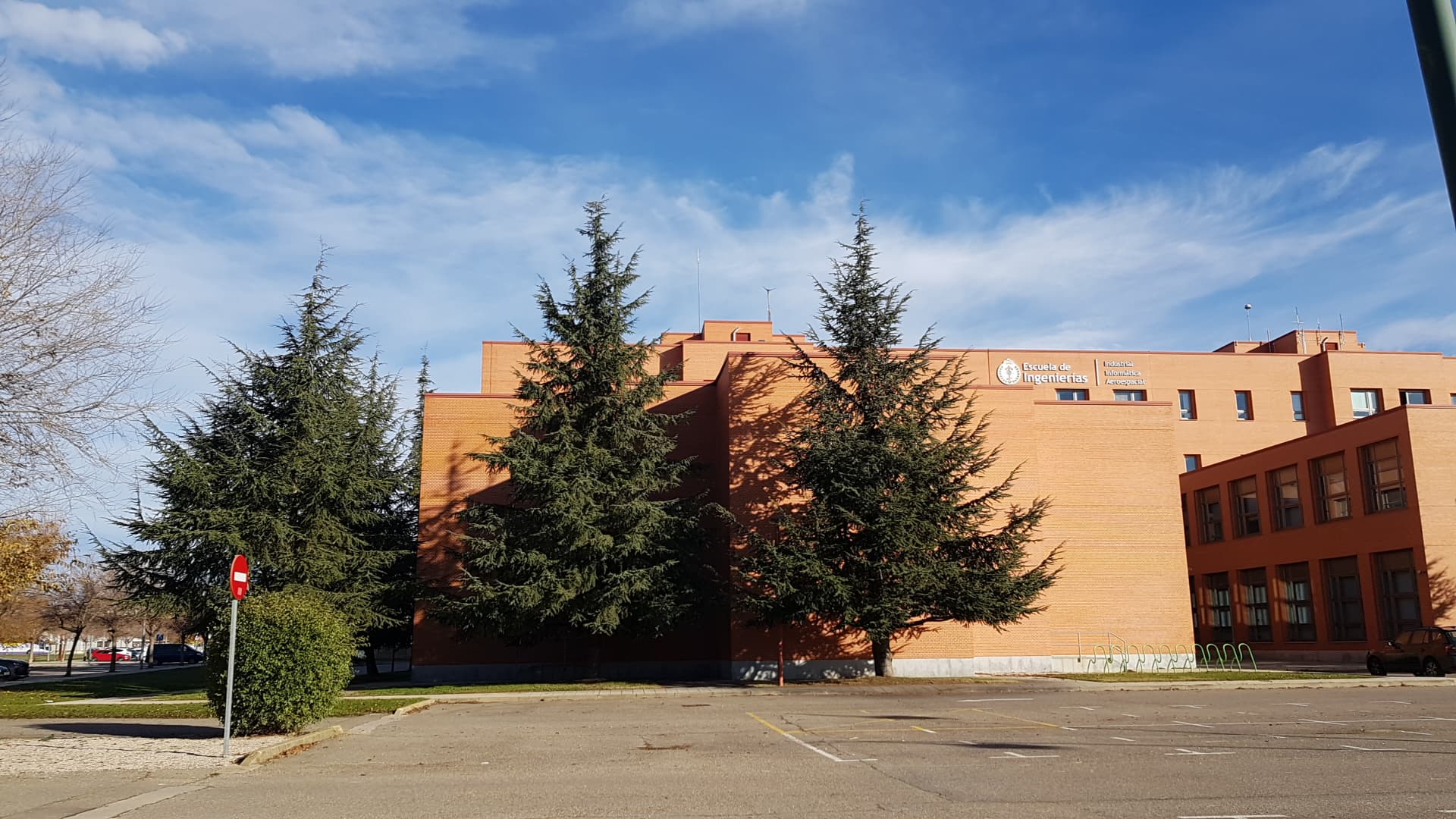 Foto del campus Escuela de Ingenierías Industrial, Informática y Aeroespacial