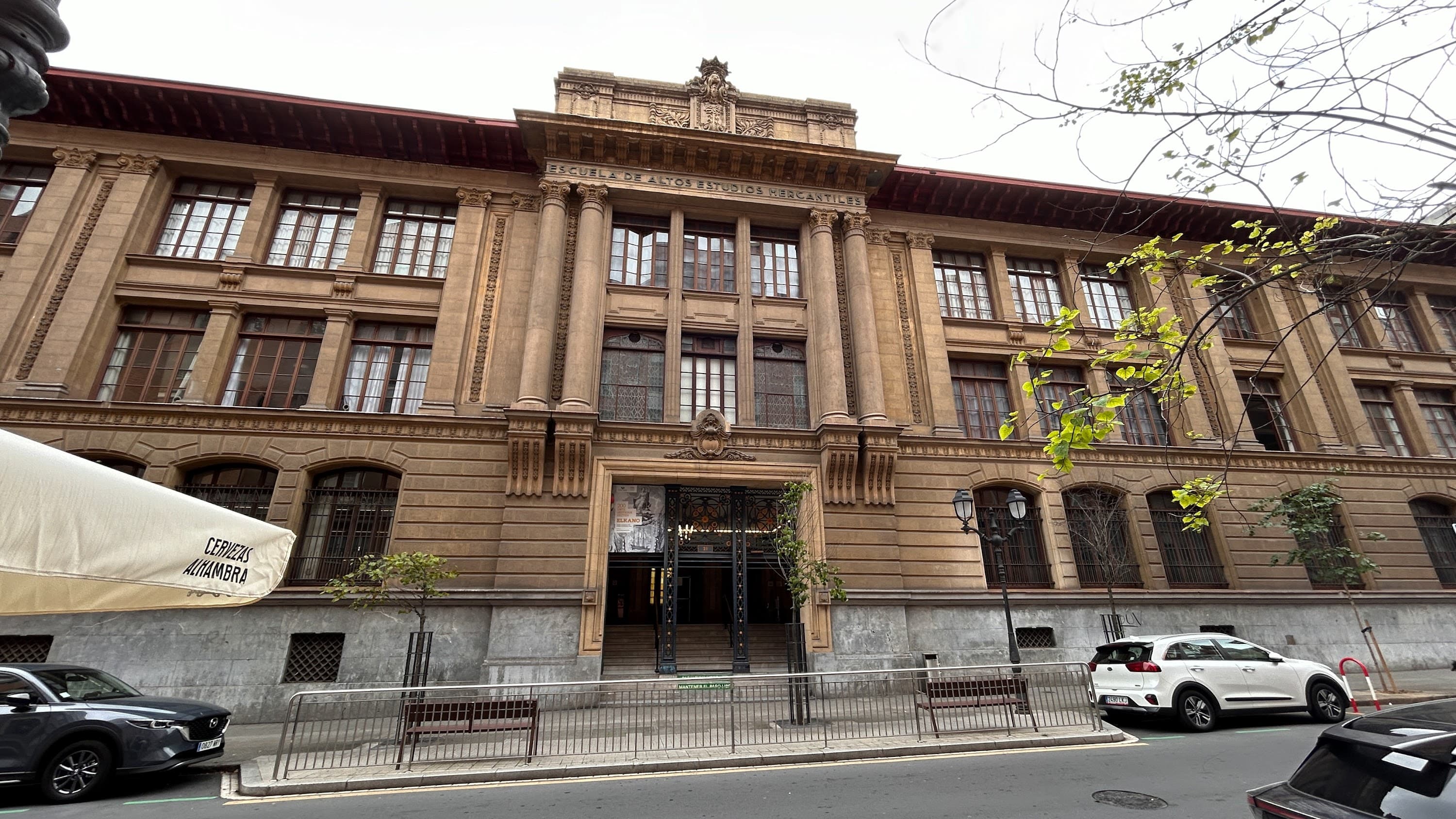 Foto del campus Escuela Universitaria de Estudios Empresariales de la Camara de Comercio, Industria y Navegación