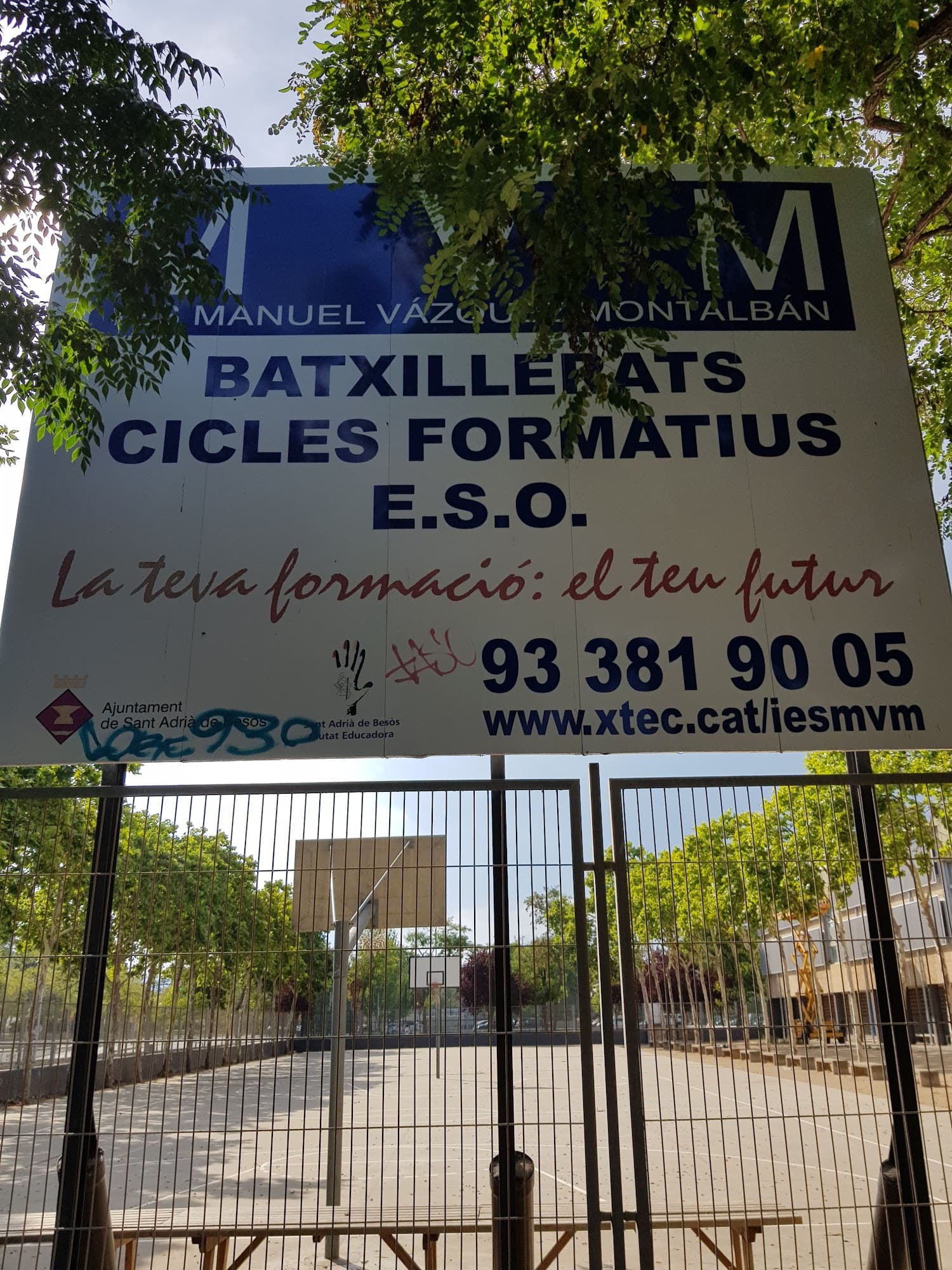 Foto secundaria del campus IES Manuel Vázquez Montalbán