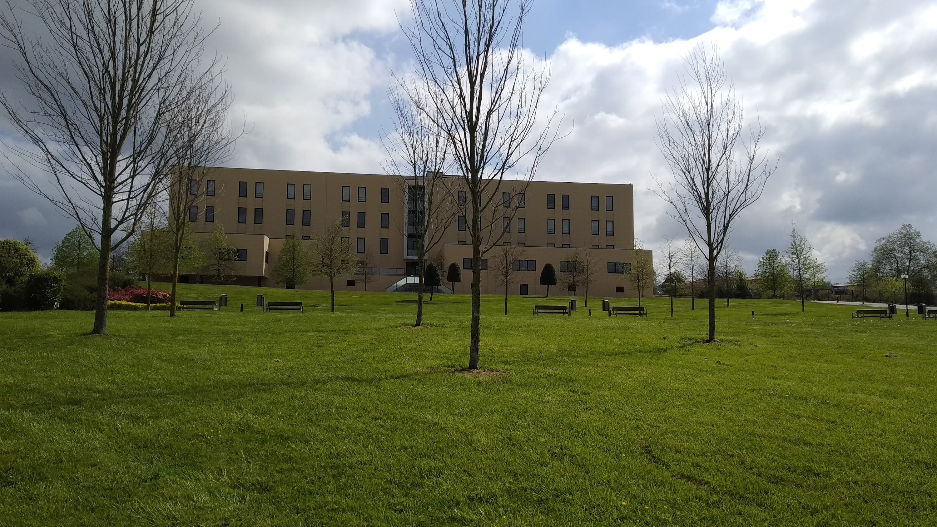 Foto secundaria del campus Escuela Universitaria de Fisioterapia Gimbernat-Cantabria