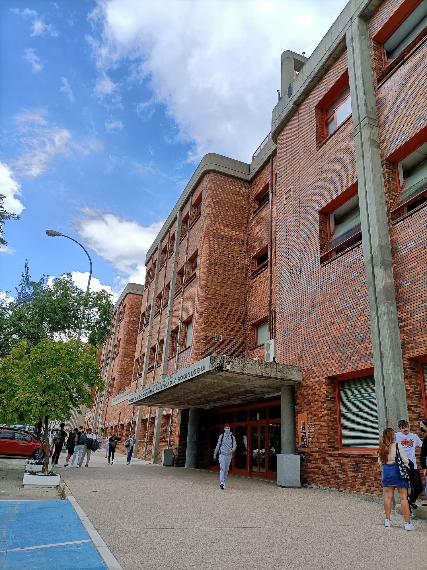 Foto secundaria del campus Facultad de Ciencias Políticas y Sociología