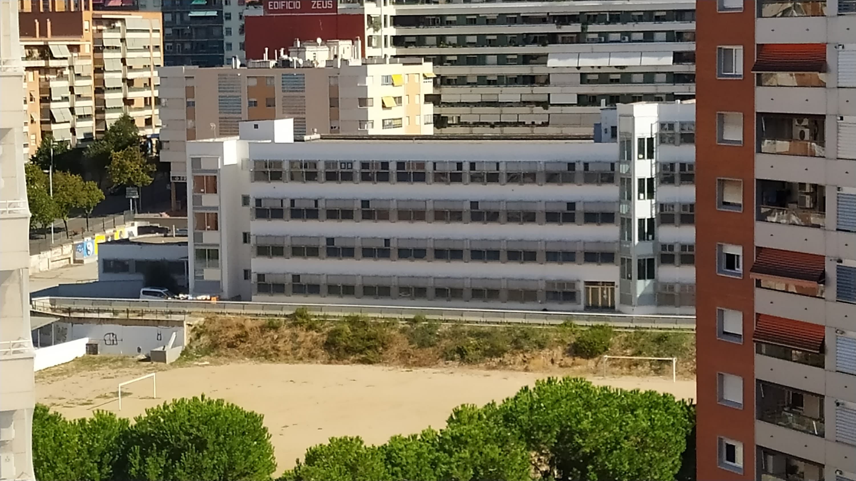 Foto secundaria del campus Institut Antoni de Martí i Franquès