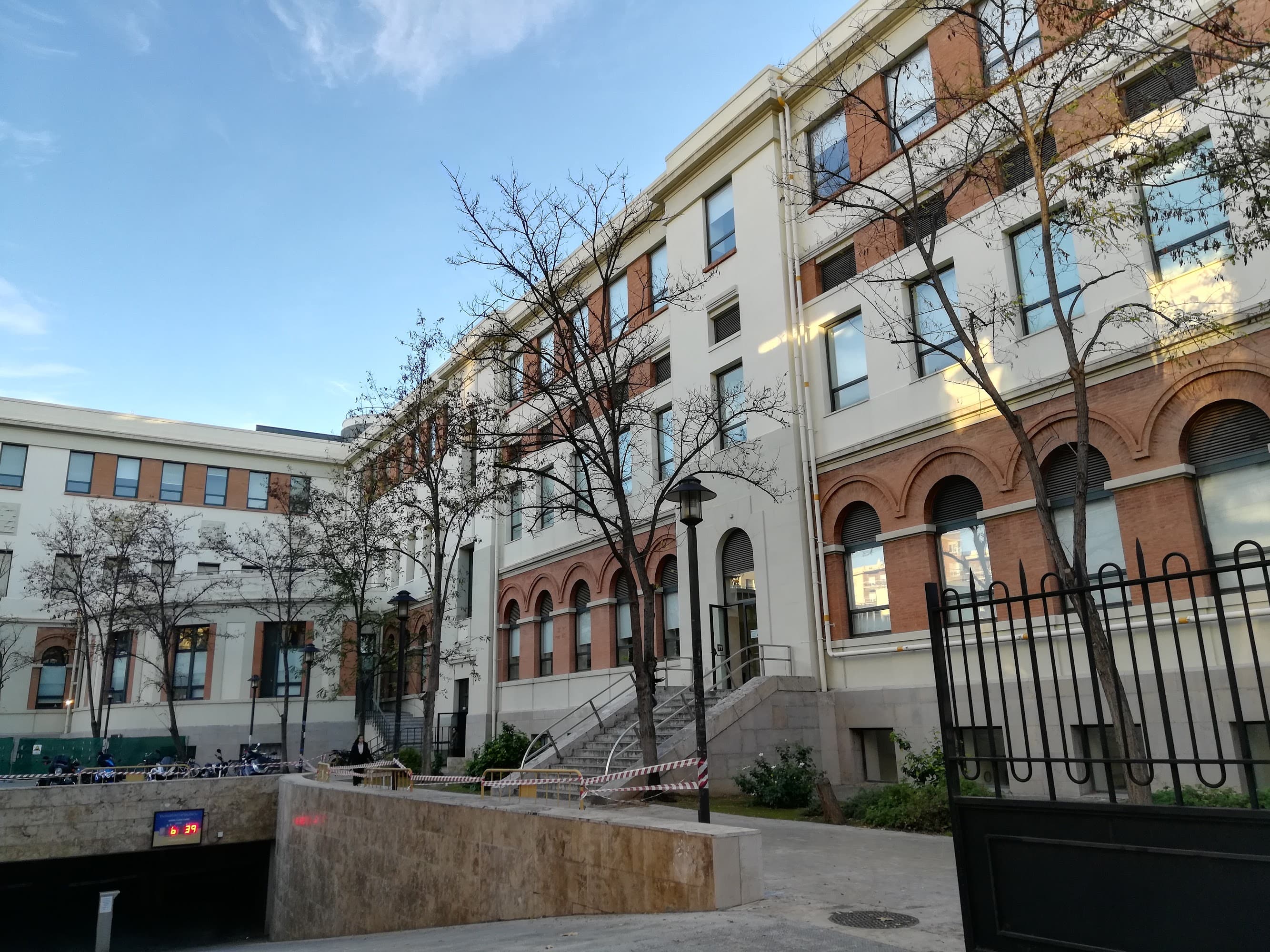 Foto secundaria del campus Facultat d´Infermeria i Podologia