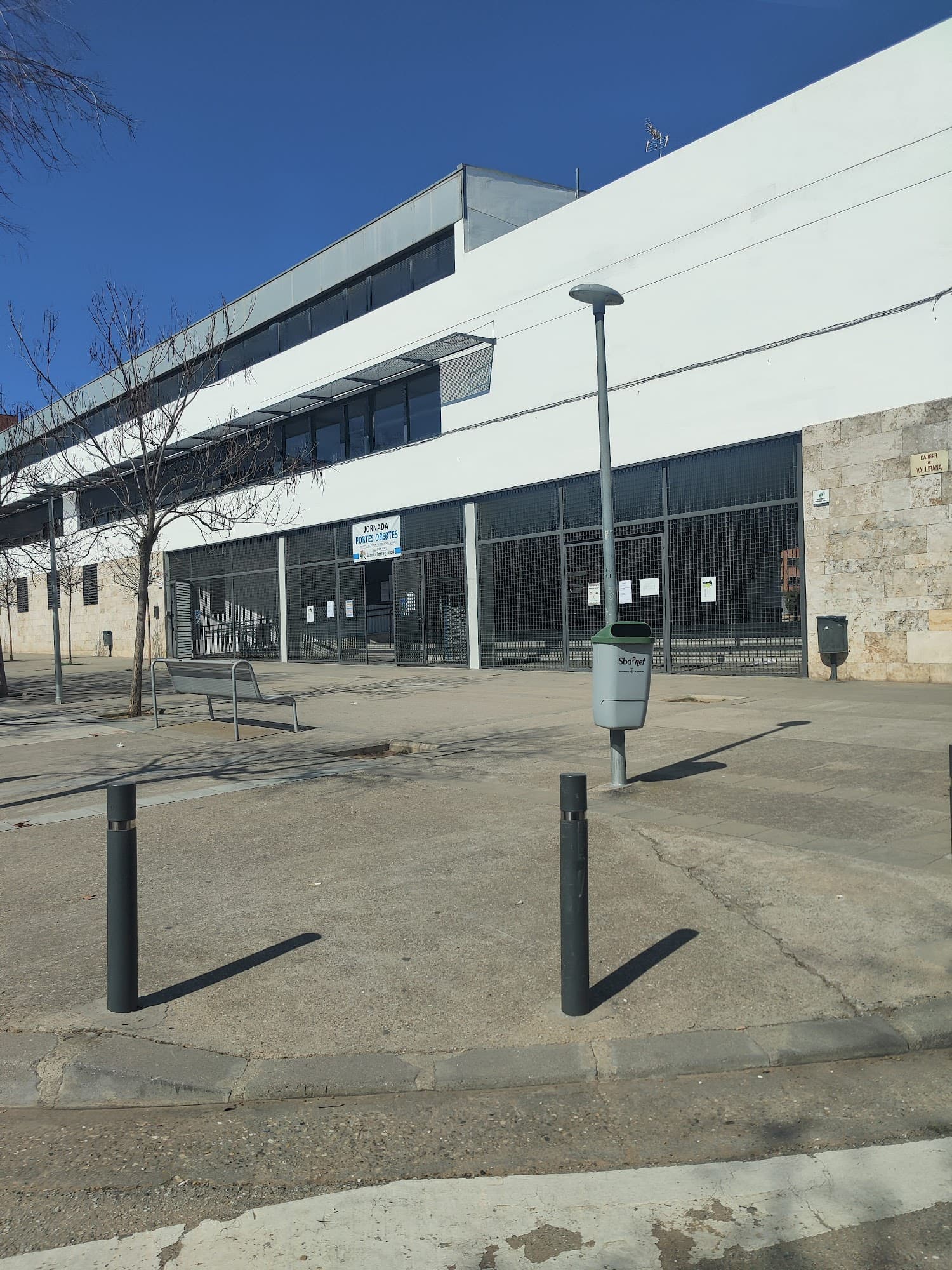Foto secundaria del campus Institut Agustí Serra i Fontanet