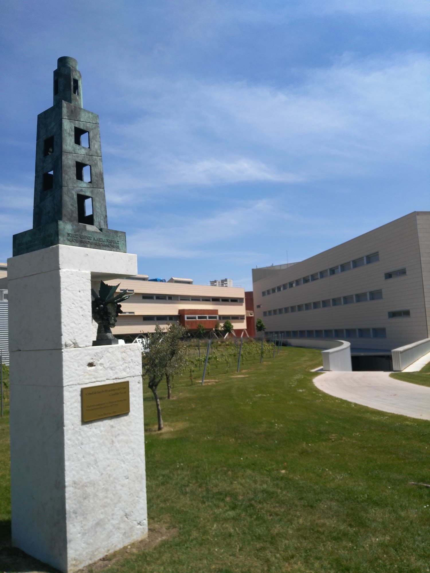 Foto secundaria del campus Facultad de Ciencia y Tecnología de la Universidad de La Rioja