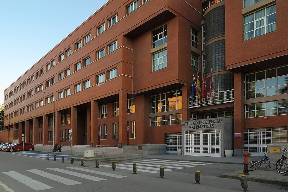 Foto secundaria del campus Facultad de Ciencias Matemáticas