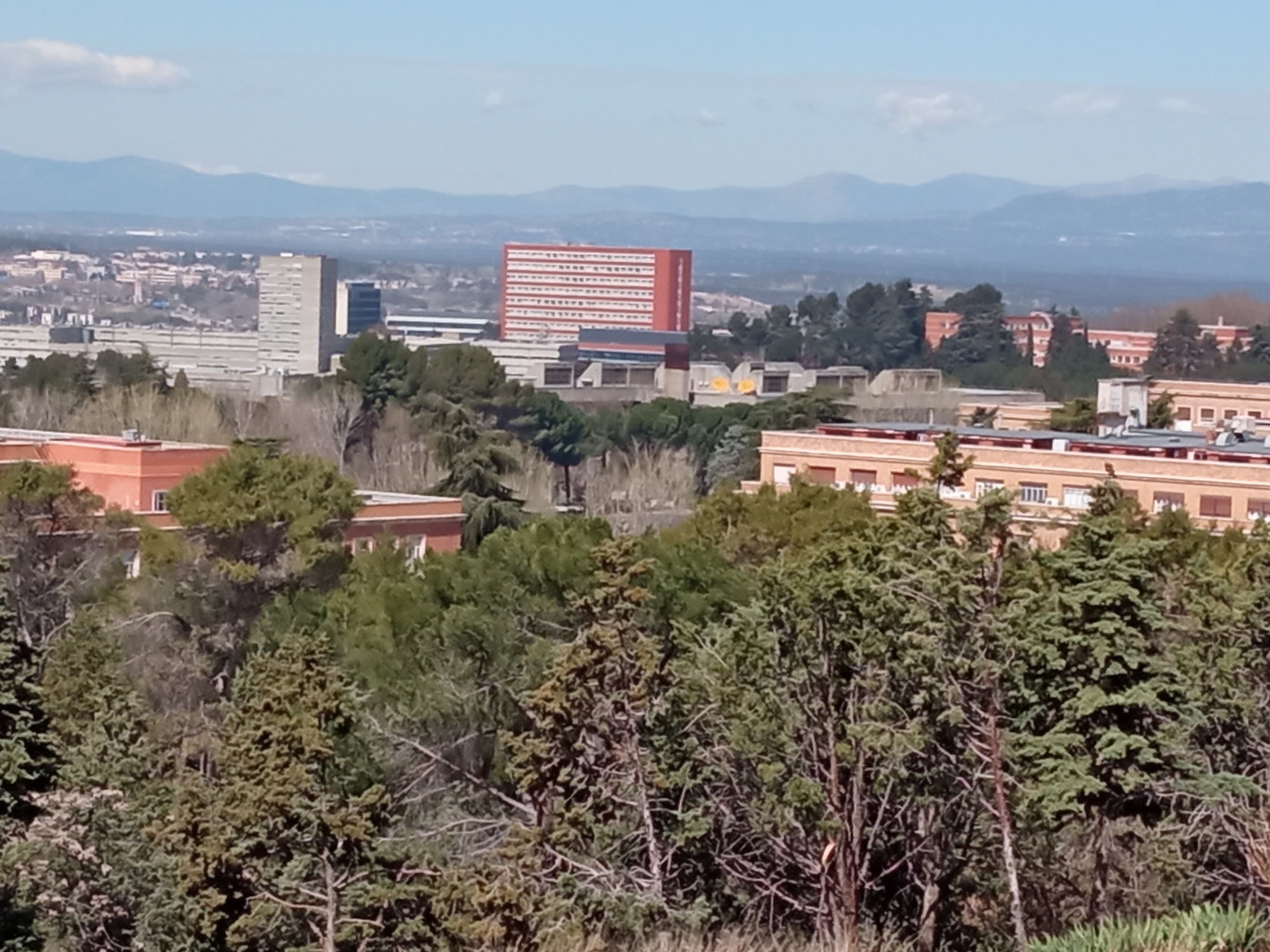 Foto secundaria del campus Facultad de Geografía e Historia