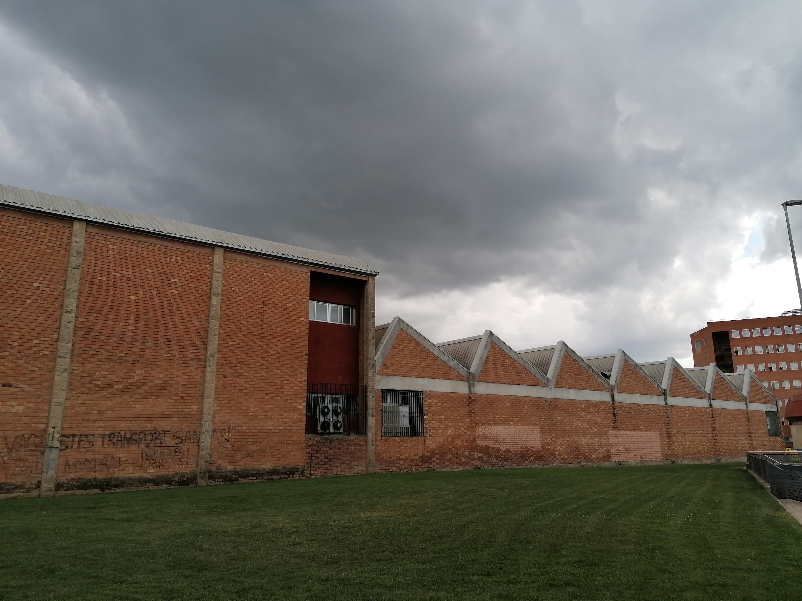 Foto secundaria del campus INS Guindàvols