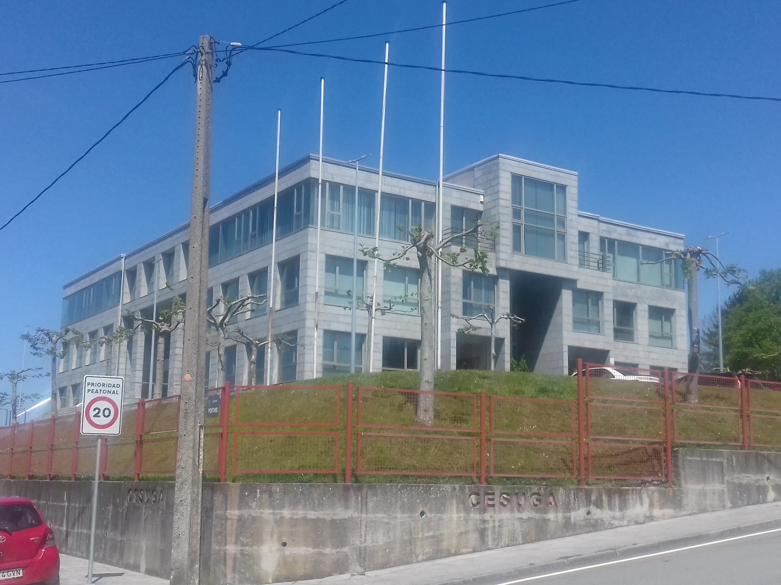 Foto secundaria del campus Centro de Estudios Superiores Universitarios de Galicia (CESUGA)