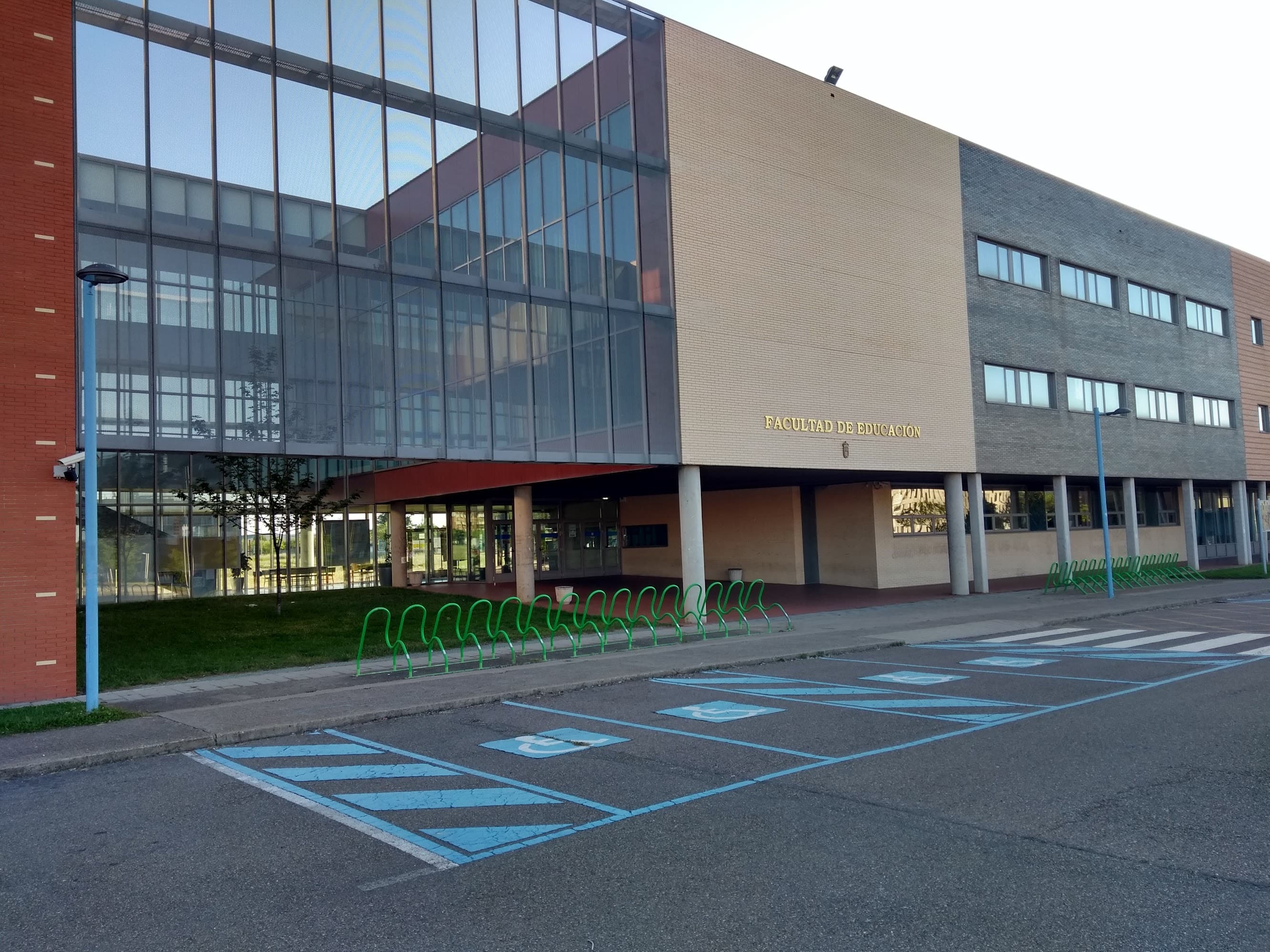 Foto secundaria del campus Facultad de Educación