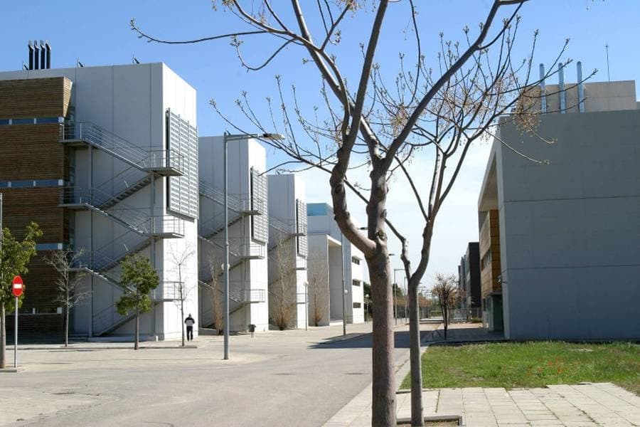 Foto secundaria del campus EETAC - Escuela de Ingeniería de Telecomunicación y Aeroespacial de Castelldefels
