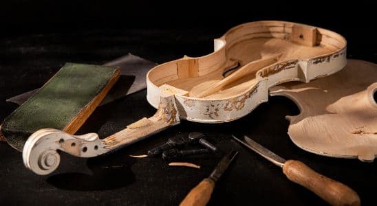 Tècnic Superior en Disseny i Construcció Artesanal d'Instruments Musicals de Corda
