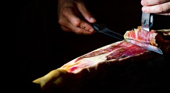 Mestratge de tall i tast de pernil i espatlla curats