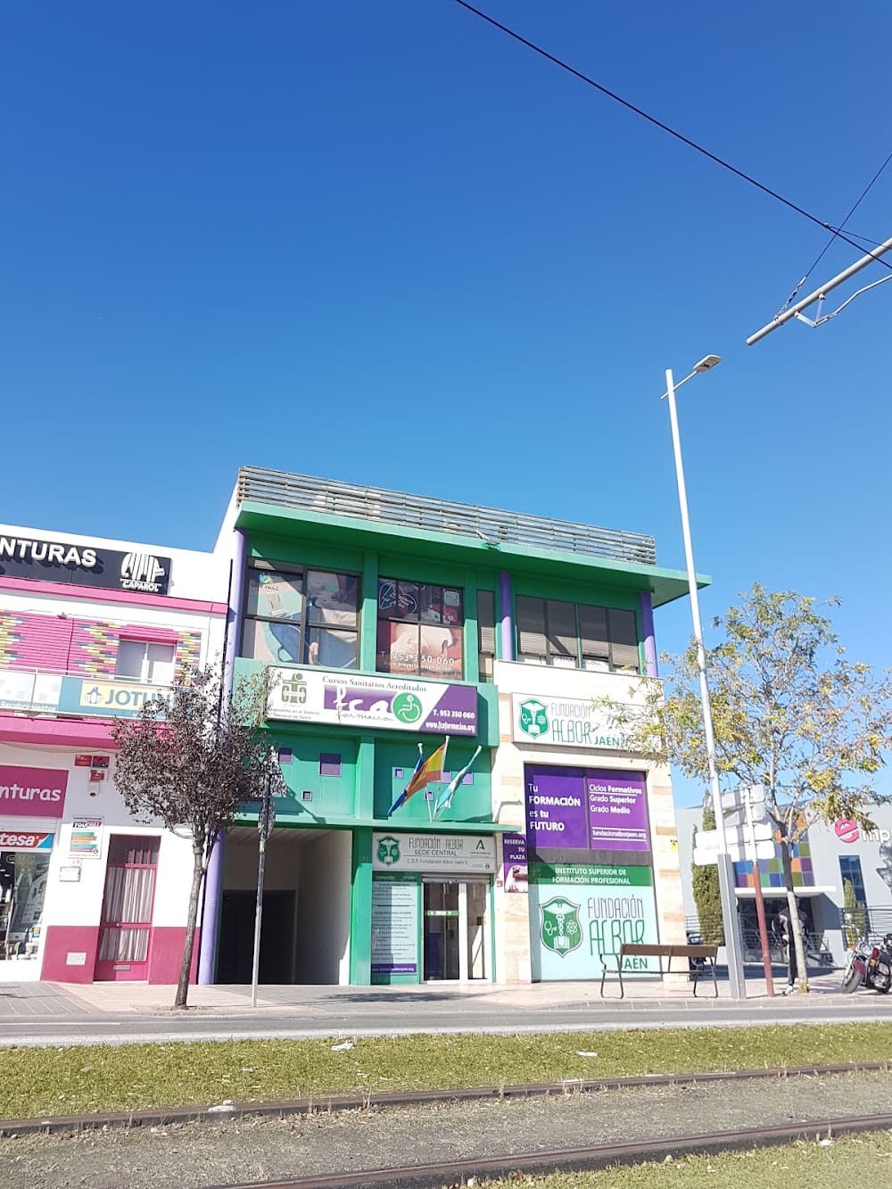 Foto secundaria del campus Fundación Albor Linares