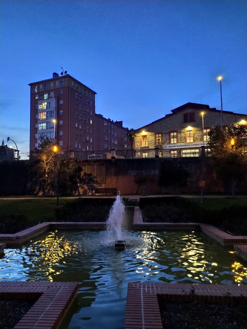 Foto secundaria del campus Cuatrovientos