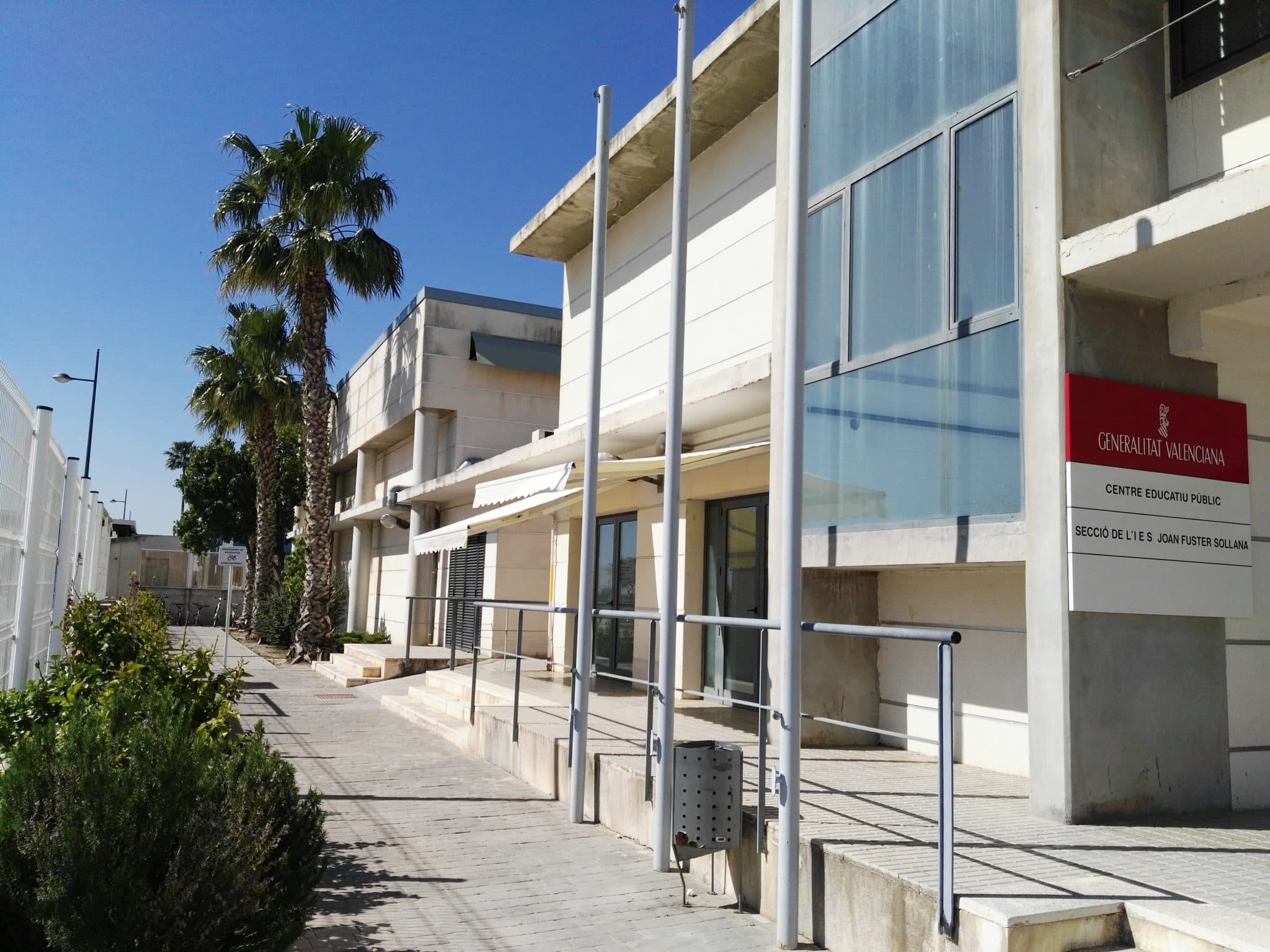 Servicios Administrativos en Sección de Instituto de Educación Secundaria DE L'IES JOAN FUSTER A SOLLANA (Sección de Instituto de Educación Secundaria DE L'IES JOAN FUSTER A SOLLANA, Sollana): foto 1