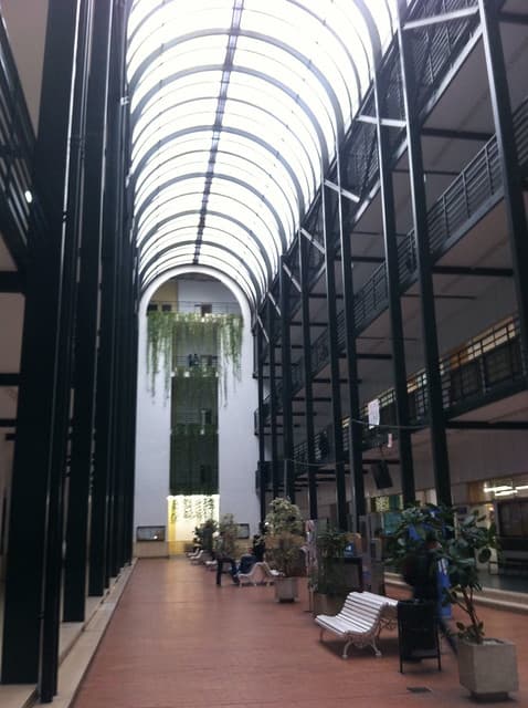 Foto secundaria del campus Facultad de Ciencias Económicas y Empresariales
