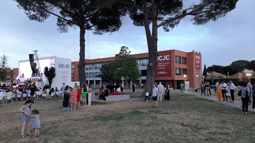 Foto secundaria del campus Centro De Estudios Profesionales De La Universidad Camilo Jose Cela.centro Villafranca Del Castillo