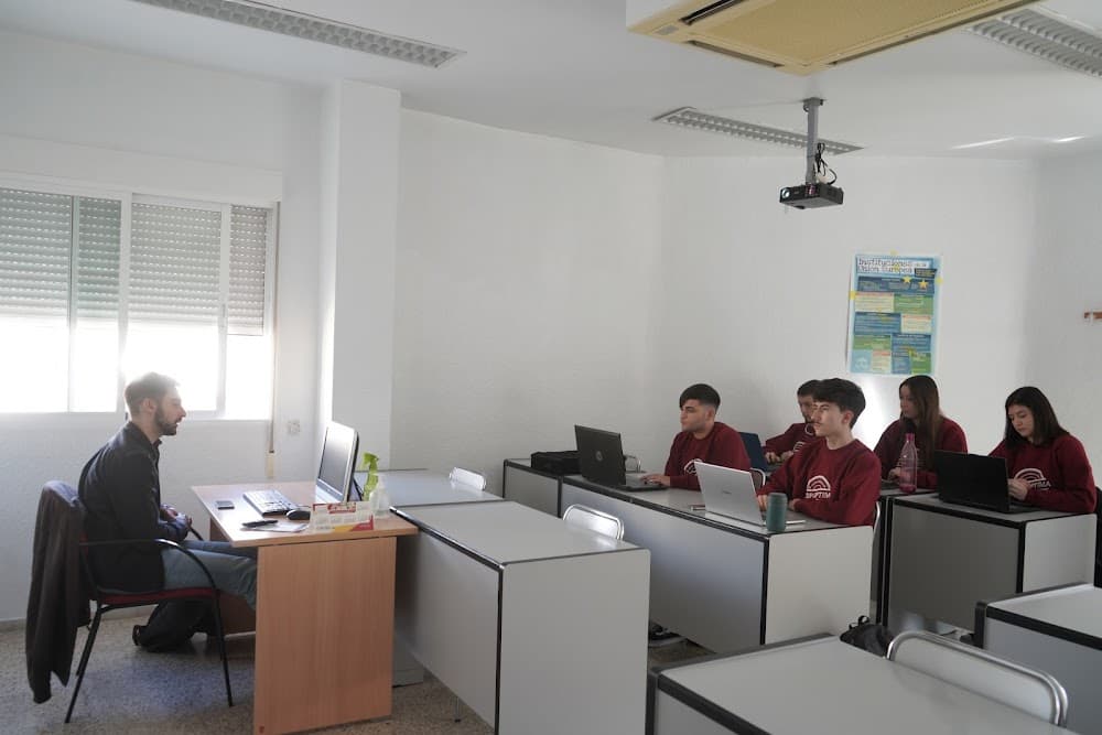 Foto secundaria del campus Centro De Estudios Óptima