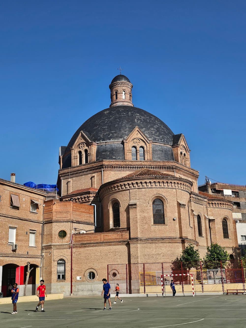 Foto secundaria del campus Salesianos Estrecho San Juan Bautista