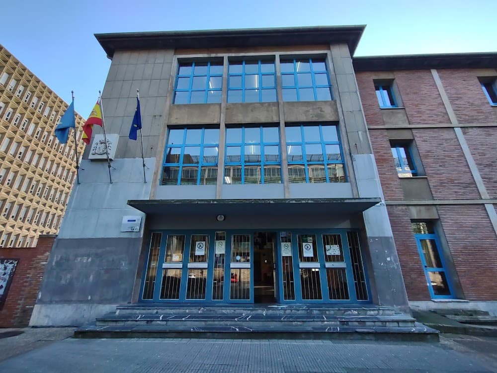 Foto secundaria del campus I.e.s. "aramo"