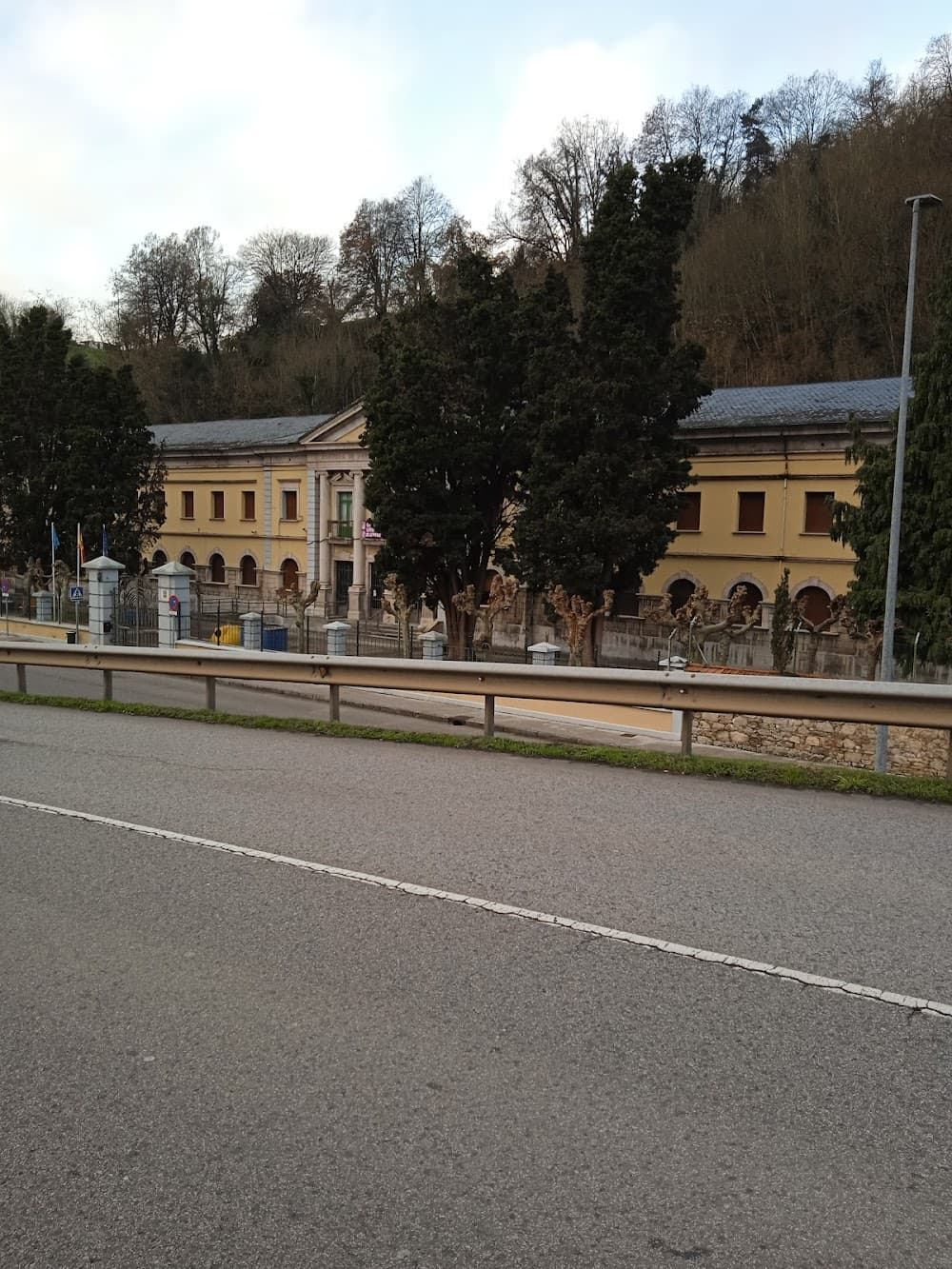 Foto secundaria del campus I.e.s. "río Trubia"