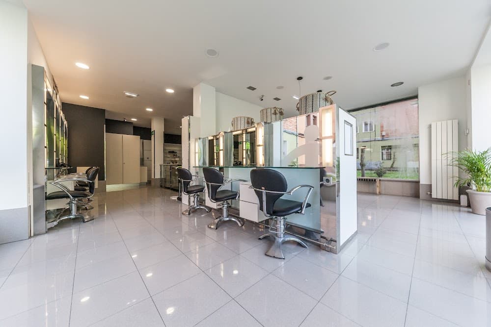 Estética Y Belleza en C.f.p.e. "escuela De Peluquería Y Estética Macavi" (C.f.p.e. "escuela De Peluquería Y Estética Macavi", Avilés): foto 3