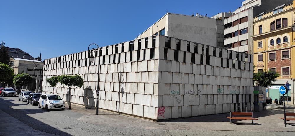 Foto secundaria del campus Juan Del Enzina