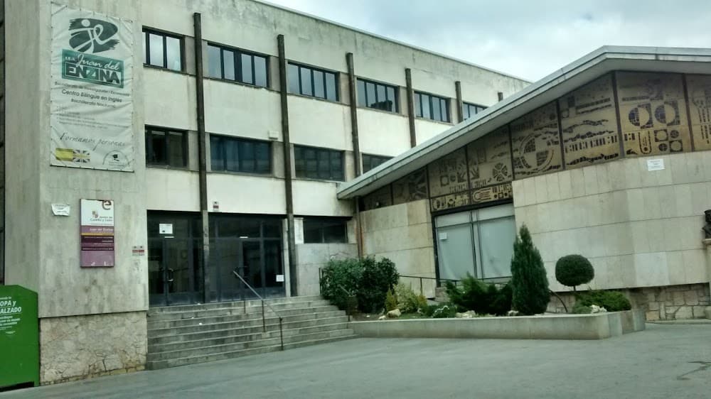 Foto secundaria del campus Juan Del Enzina
