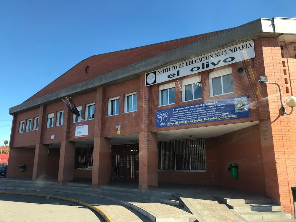 Ensenyament I Animació Socioesportiva a El Olivo (El Olivo, Parla): foto 1