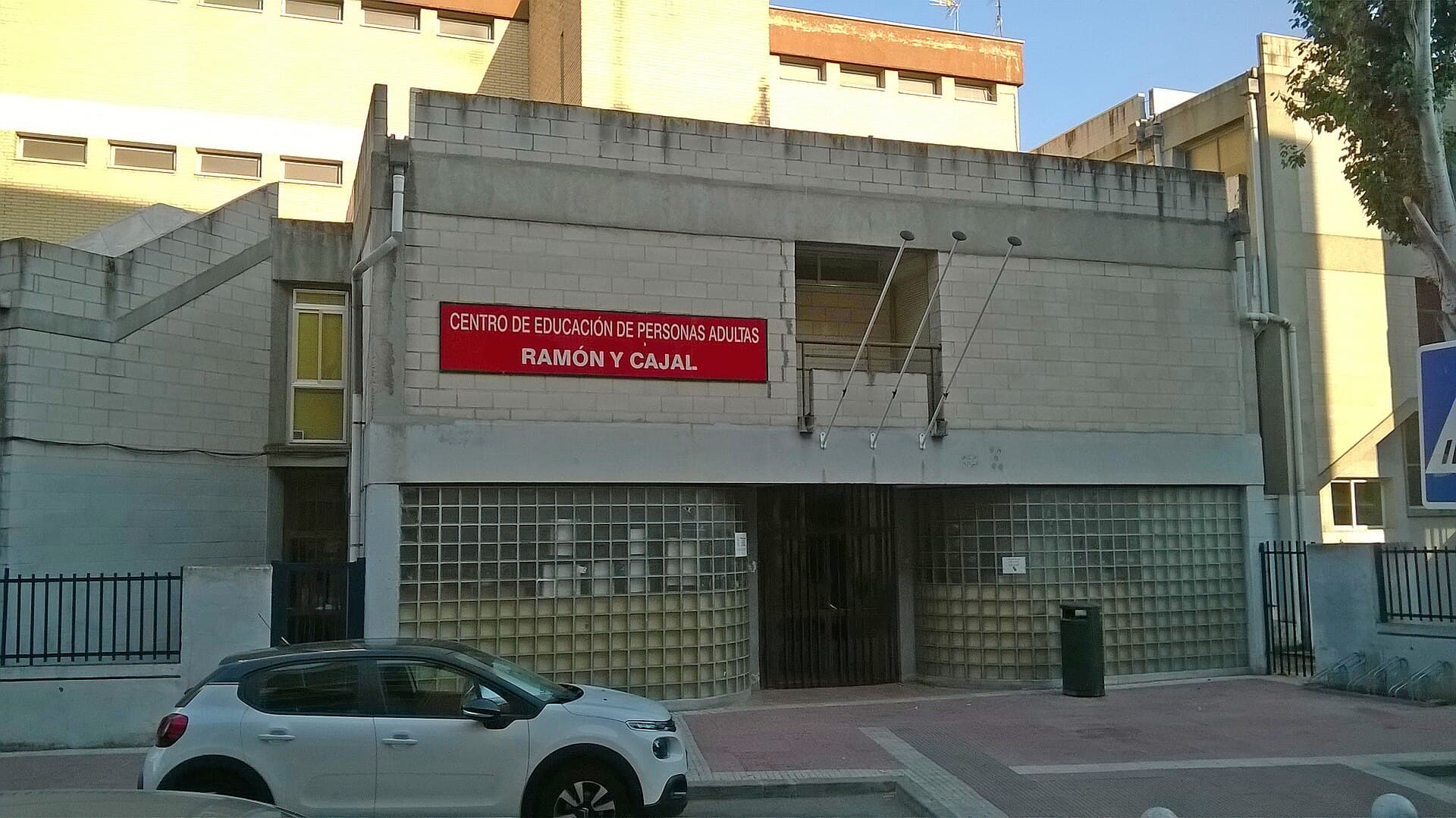 Informática y Comunicaciones en Centro Público de Educación de Personas Adultas RAMON Y CAJAL (Centro Público de Educación de Personas Adultas RAMON Y CAJAL, Parla): foto 1