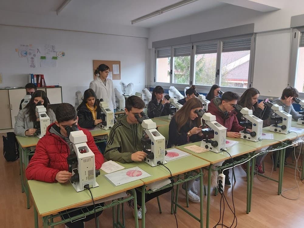 Foto secundaria del campus Montes Obarenes