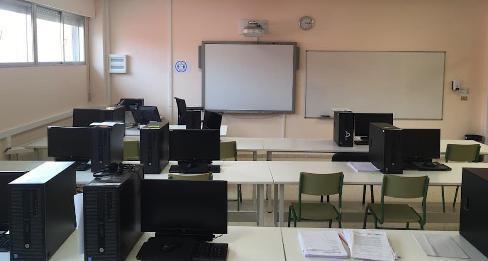Activitats Comercials a Indalecio Pérez Tizón (Indalecio Pérez Tizón, Tui): foto 1