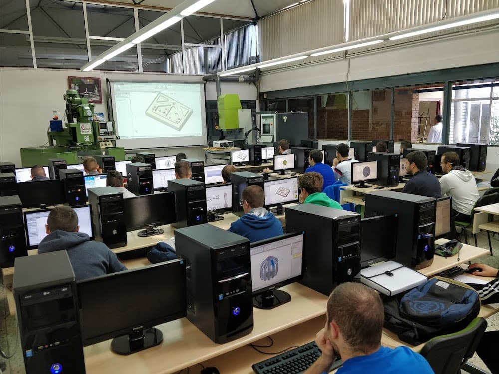 Foto secundaria del campus Salesianos Padre Aramburu