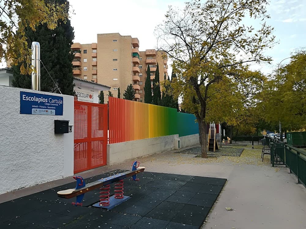 Atenció A Persones En Situació De Dependència a Escolapios Cartuja Luz Casanova (Escolapios Cartuja Luz Casanova, Granada): foto 1