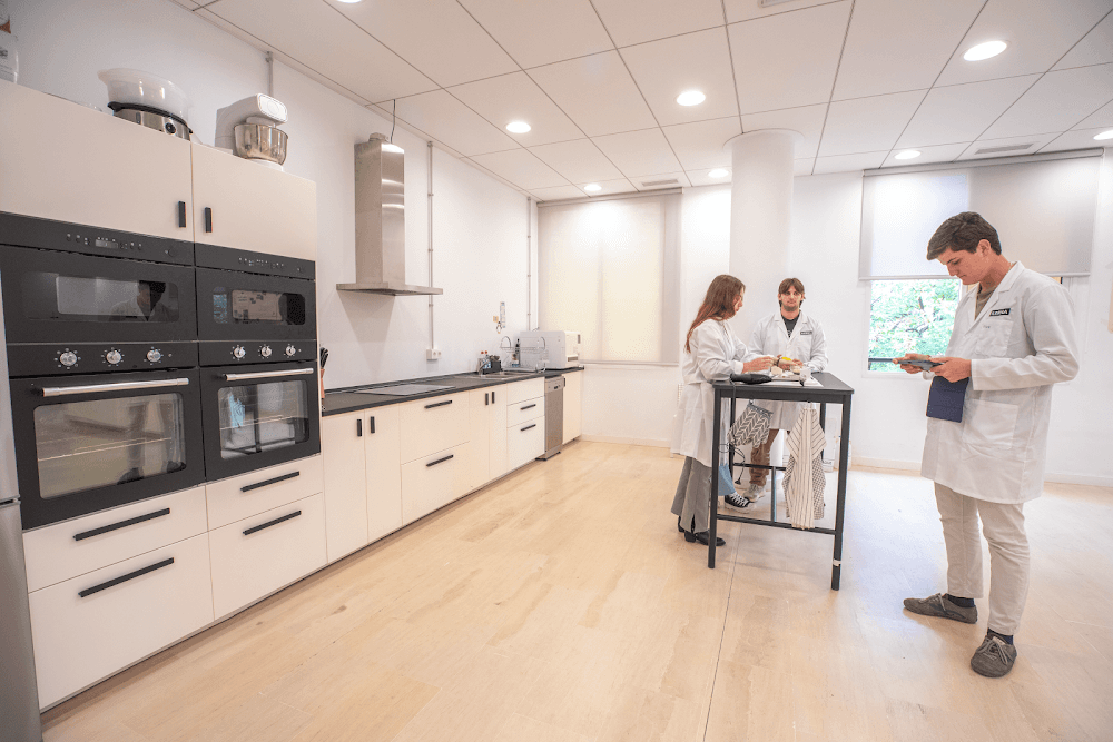 Foto secundaria del campus Ilerna-sevilla